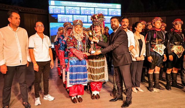Balıkesir Üniversitesi'nden Büyük Başarı! Halk Oyunlarında Türkiye İkinciliği ve Üçüncülüğü Kazandı