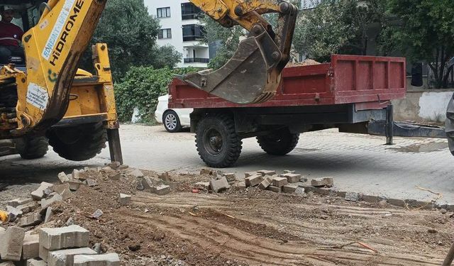 Edremit’te Yol Seferberliği: Kadıköy Mahallesi’nde Altyapı Sonrası Yol Tamiratı Başladı