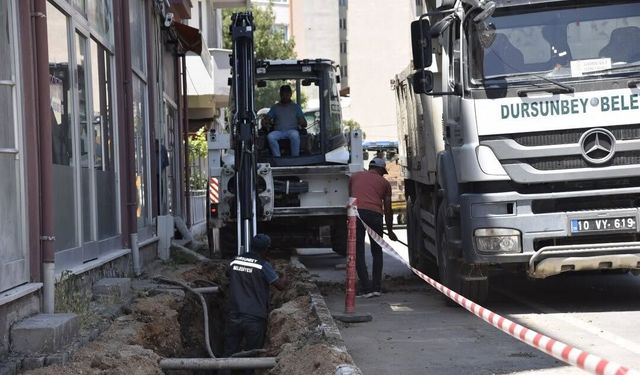 DURSUNBEY'DE DOĞALGAZ SEFERBERLİĞİ! | Belediye Ekipleri Sahada: Altyapı Dört Koldan Güçlendiriliyor