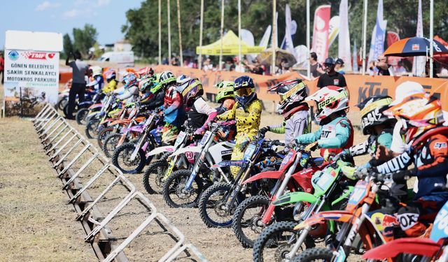 Balıkesir Gönen'de Adrenalin Tavan Yaptı! Türkiye Motokros Şampiyonası 3. Ayak Yarışları Sona Erdi!