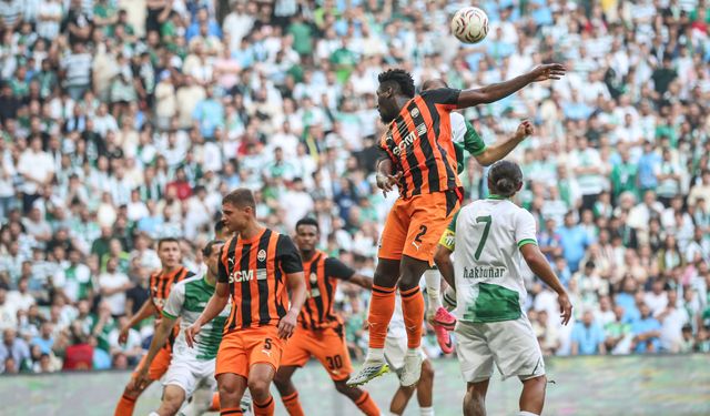 Bursaspor - Shakhtar Donetsk Maçında Gol Sesi Çıkmadı! 36 Bin Taraftar Önünde Kapalı Gişe Mücadele!