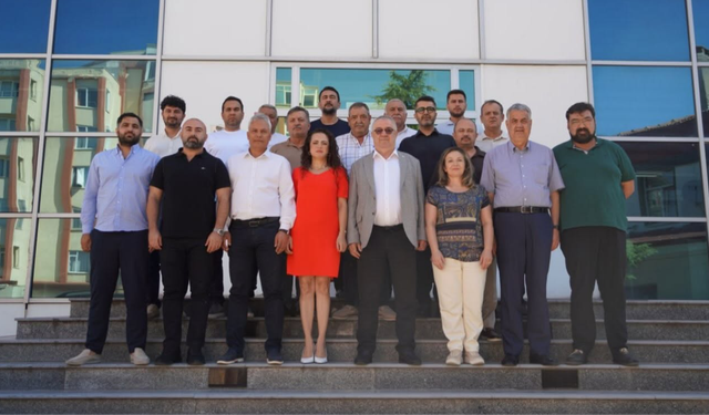 Edremit'te Toplu İstifa: Belediye Başkanı ve 19 Meclis Üyesi CHP'den Ayrıldı