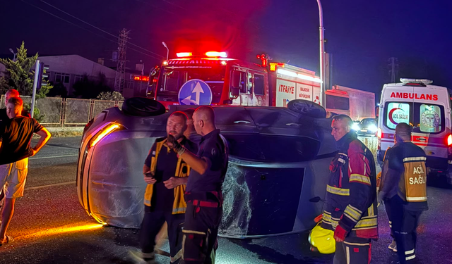 Ayvalık'ta Gece Yarısı Can Pazarı! Takla Atan Otomobilden Mucize Kurtuluş... 3 Çocuklu Aile Ölümden Döndü