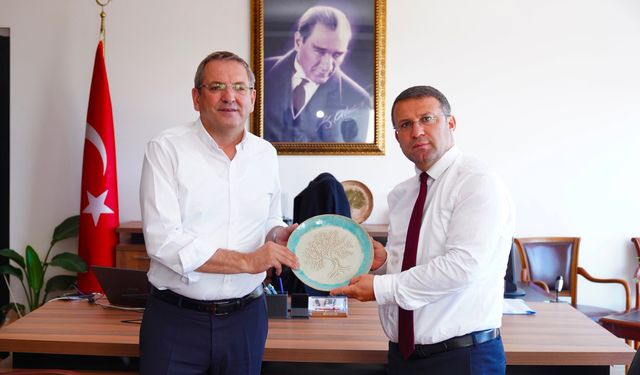 Ayvalık Kaymakamı Ömer Çimşit Göreve Başladı! Ayvalık Belediye Başkanı Mesut Ergin'den Hayırlı Olsun Ziyareti!