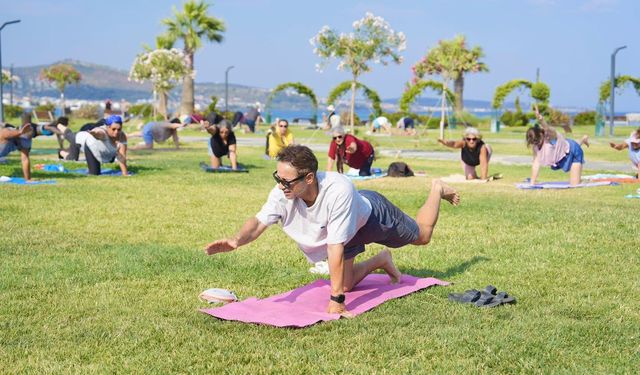 Burhaniye’de Sağlıklı Yaşam Rüzgarı: Yaz Boyu Ücretsiz Pilates ve Zumba!