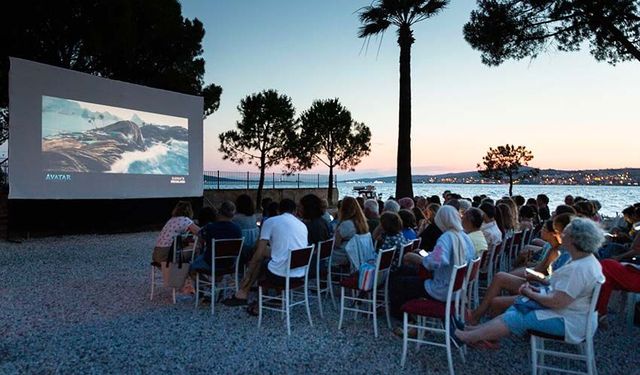 Açık Hava Film Geceleri başlıyor! Deniz manzaralı sinema keyfi