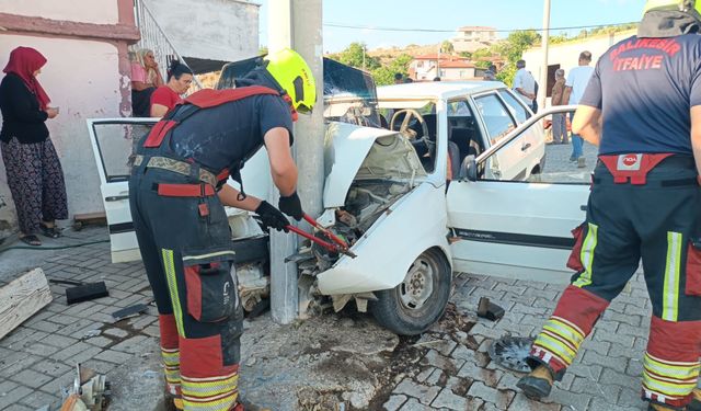 Burhaniye’de Korkutan Trafik Kazası! Ekipler Saniyeler İçinde Bölgeye Sevk Edildi: "2 Yaralı Var!"