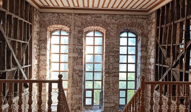 Bandırma’da Tarihi Yapı Yeniden Ayağa Kalkıyor! Restorasyonda Yeni İzler Bulundu