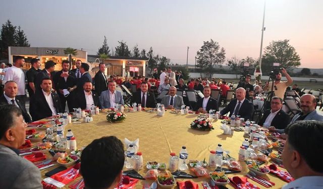 Forma satarak gelecek kurulmaz! Yardımla, destekle nereye kadar?