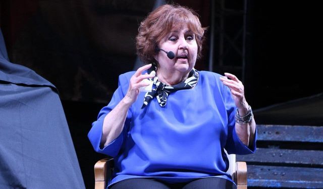 8. Edremit Kitap Fuarı’nda Gazetecilik Masaya Yatırıldı: Ayşenur Arslan Katılımcılarla Buluştu!