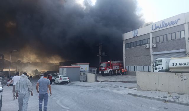 Balıkesir OSB’deki Geri Dönüşüm Tesisinde Yangında Son Durum: Havadan ve Karadan Müdahaleyle Söndürüldü!