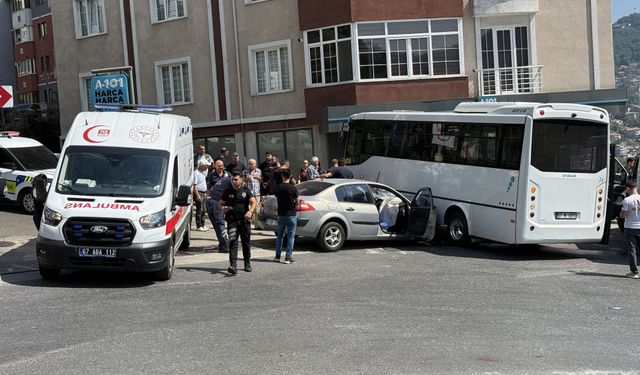 Zonguldak'ta Kaza: Kilimli'de Otobüs ile Otomobil Çarpıştı! 7 Yaralı Hastaneye Kaldırıldı!