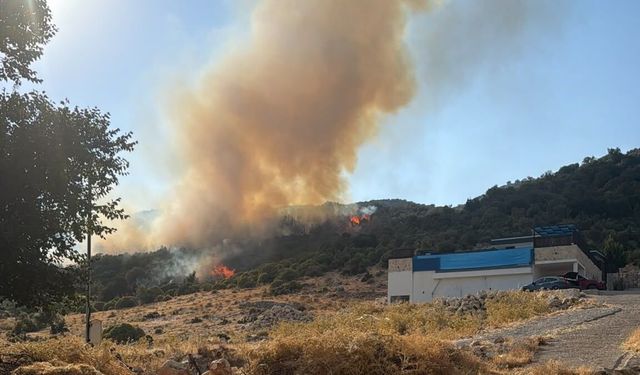 Antalya Kaş’ta Korkutan Yangın! Ekipler Alevleri Söndürmek İçin Seferber Oldu!
