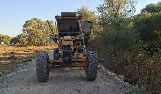 Balıkesir Kırsalında Ulaşım Kolaylaşıyor: Arazi Yollarında Tesviye ve Düzenleme Seferberliği!