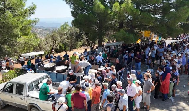 Edremit'te Asırlık Gelenek Yaşatıldı: Güre Sarıkız Hayrı'na Binlerce Vatandaş Katıldı!
