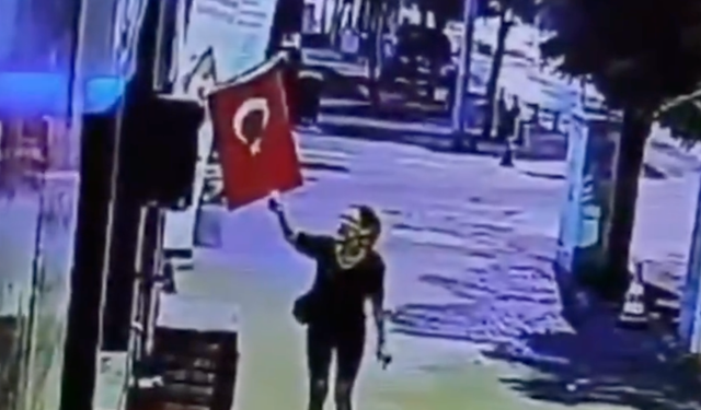Muğla'da Türk Bayrağına Çirkin Saldırı: Türk Bayrağını Yakıp Kaçan Şahıs Aranıyor!