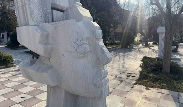 22 YIL BOYUNCA MERMERİ SANATA DÖNÜŞTÜRDÜLER, SONRA ÇEKİÇ SESLERİ SUSTU