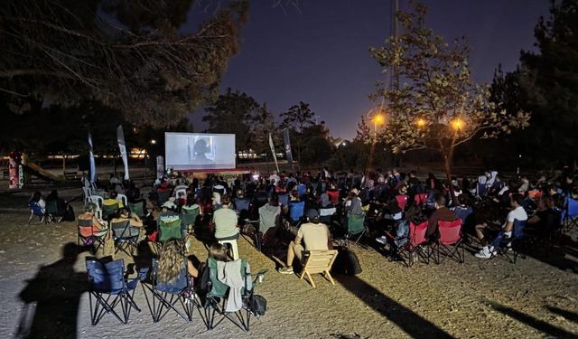Bandırma’da Açık Havada Sinema Keyfi Devam Ediyor