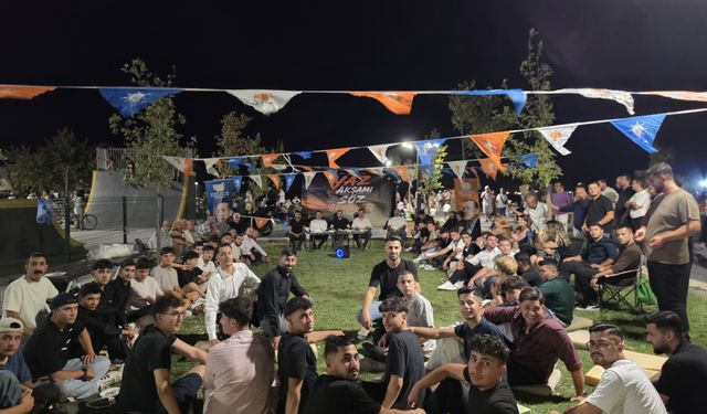 Edremit’te “Bir Yaz Akşamı Söz Gençlikte” buluşması