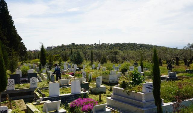 Edremit’te Mezarlık Ziyaretlerine Büyük Kolaylık! Edremit Belediyesi'nden Her Cuma Ücretsiz Ring Seferleri Müjdesi!
