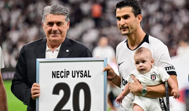 Tüpraş Stadı’nda Duygusal Anlar! Beşiktaş Kaptanı Necip Uysal Yeşil Sahalara Veda Etti!