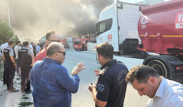 Alevlere Havadan, Karadan Müdahale! Balıkesir OSB’deki Tesis Yangını Sonrası Vali Ustaoğlu Bölgede İncelemelerde Bulundu