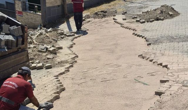 Edremit Altınoluk'ta Kapsamlı Yol Tamiratı: Celalettin Tokatlı Caddesi Yenileniyor!