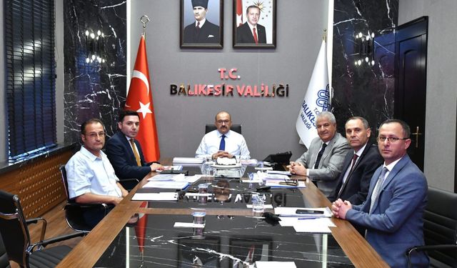 Balıkesir'de Eğitim Yatırımlarına Vali Dokunuşu! Kocaseyit Salonu'nda Kritik Zirve: Yeni Dönemde Neler Yapılacak?