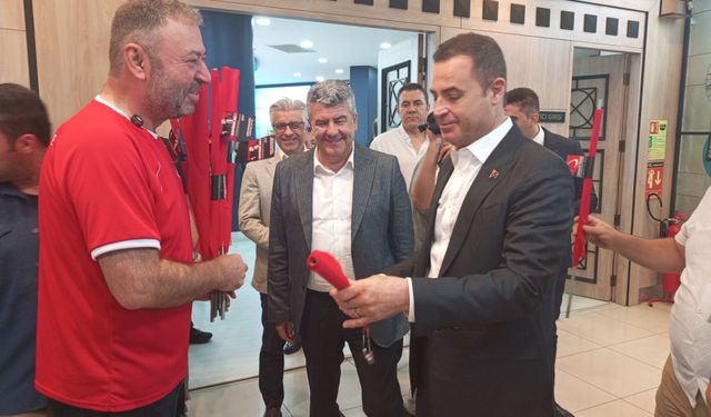 İYİ Parti İl Başkanı Yörük, Başkan Ahmet Akın ve Meclis Üyelerini Bayrak Mitingi'ne Davet Etti!