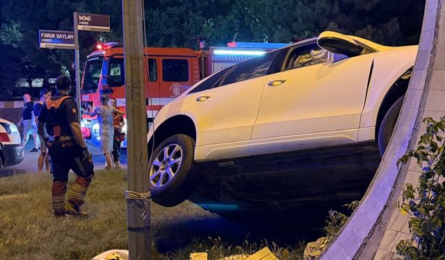 Balıkesir Çamlık Kavşağı’nda Dehşet Anları! Direksiyon Başında Bayılan Sürücü Araçları Ezdi!