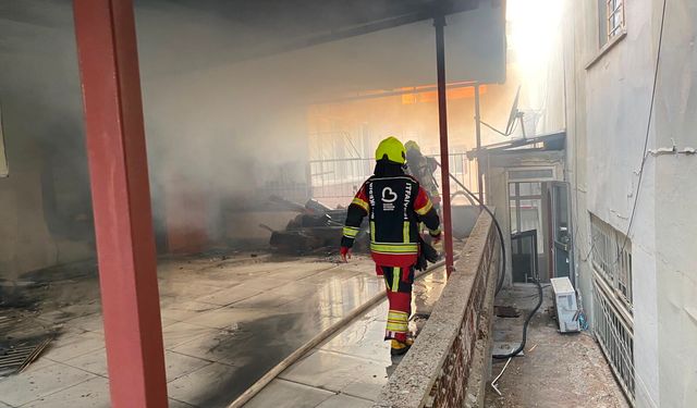 Balıkesir Altıeylül’de Korku Dolu Anlar! Balkon Alevlere Teslim Oldu