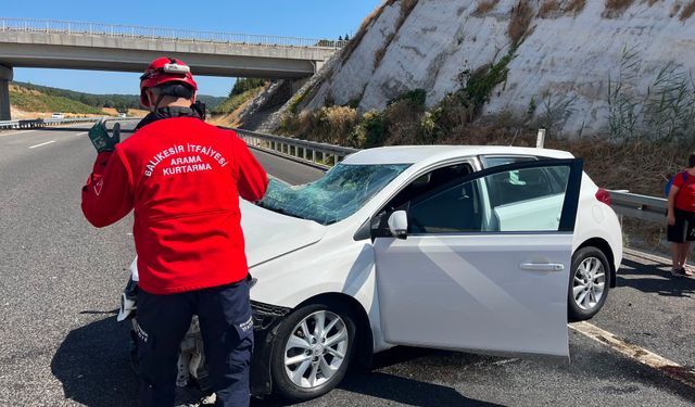 Balıkesir’de Otobanda Kaza! Otomobil Tırla Çarpıştı: 2 Yaralı