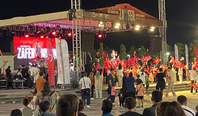Balıkesir'de 30 Ağustos Zafer Bayramı Coşkusu Avlu'da!