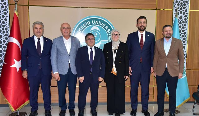 AK Parti tam kadro Balıkesir Üniversitesi'ndeydi