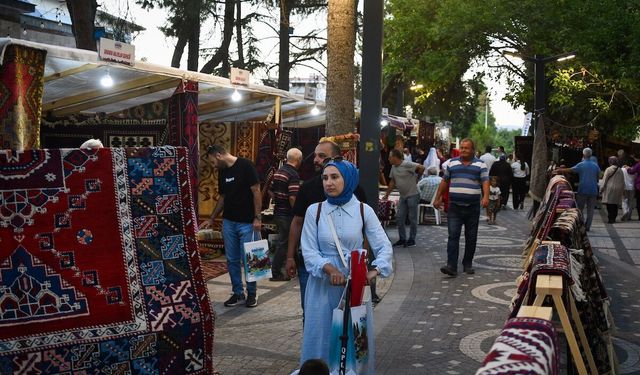 Sındırgı’da Yağcıbedir Halısı Festivali Başladı! Aydilge ve Elif Buse Doğan Sahne Alacak