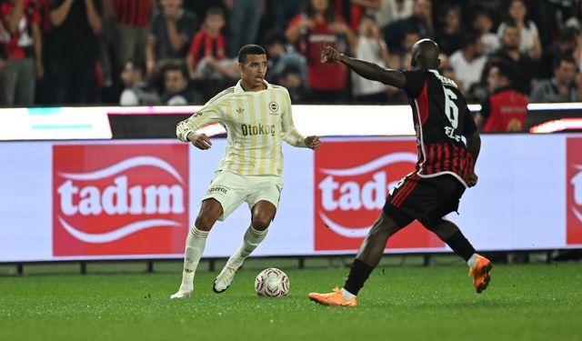 Gaziantep FK - Fenerbahçe Maçında Gol Sesi Çıkmadı! İlk Yarı 0-0 Sona Erdi