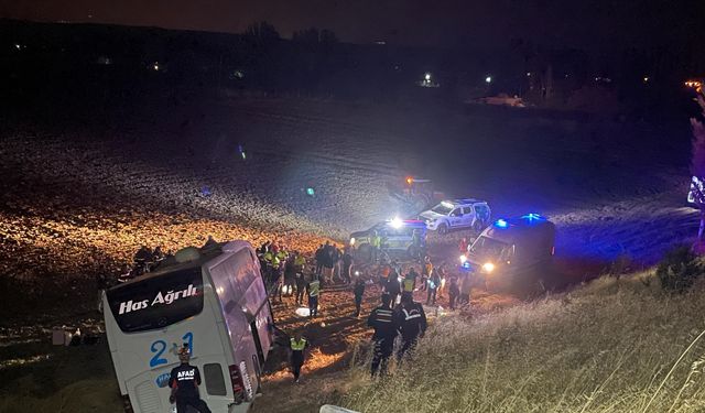 Yolcu otobüsü tarlaya uçtu! 24 kişi yaralandı