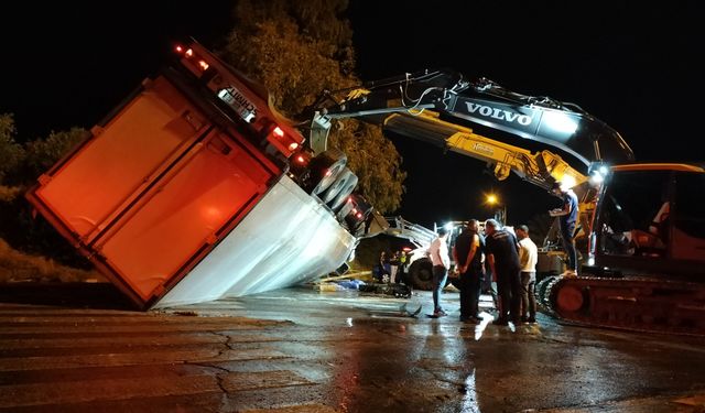 Antalya Manavgat'tan Acı Haber: Tırın Altında Kalan 2 Kadın Hayatını Kaybetti!