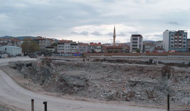 Balıkesir Devlet Hastanesi inşaatı yerinde sayıyor