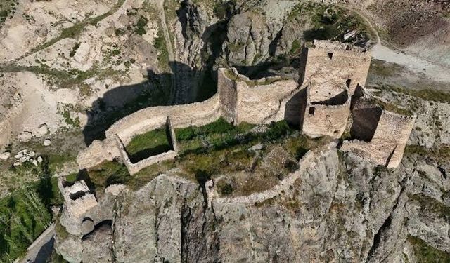 Engüzek Kalesi: Tortum Çayı üzerinde zamana direnen Orta Çağ mirası