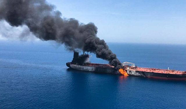 Son Dakika! Hürmüz Yakınlarında Petrol Tankerine Saldırı! 23 Kişi Kurtarıldı, 2 Mürettebat Kayıp