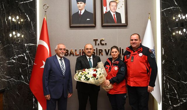Balıkesir’de İtfaiye Haftası Buluşması! İtfaiyeciler Vali Ustaoğlu’nu Ziyaret Etti