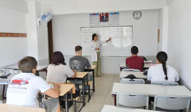 Burhaniye’de Eğitime Destek: BURSEM’de Yeni Dönem Heyecanı Başladı!