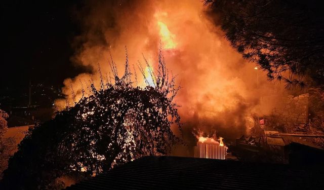 Marmara Adası’nda Gece Alevler Yükseldi! Ev Yangınına Ekipler Seferber Oldu