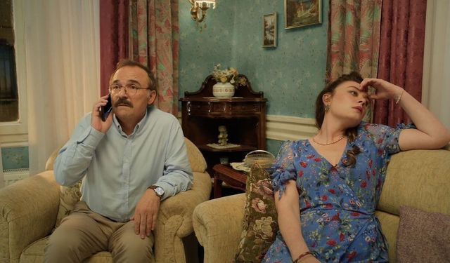 Aile Arasında 2 (2 Aile Arasında) Ne Zaman Vizyona Girecek? Engin Günaydın Ve Demet Evgar'lı Devam Filmi Geliyor!