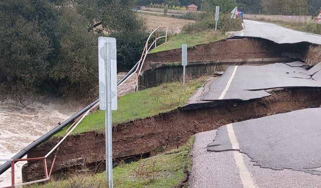 Susurluk'u Sel Vurdu! Çaylak Köprüsü Çöktü, Ekipler Seferber Oldu