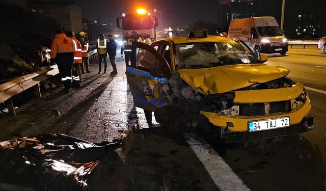 İstanbul Kağıthane TEM Otoyolu'nda Feci Kaza: Otomobil Taksiye Çarptı, 1 Kişi Hayatını Kaybetti!