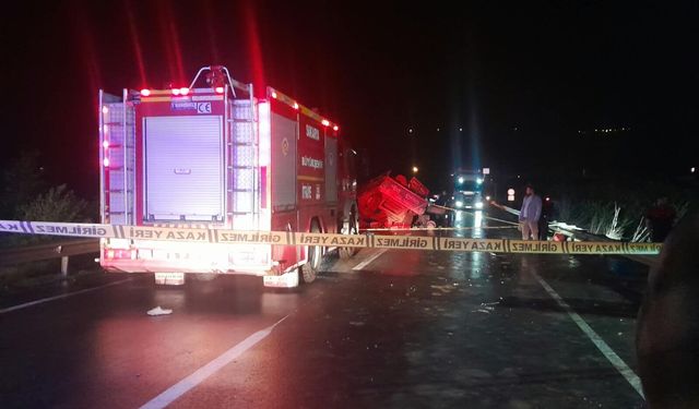 Sakarya'da 3 Araç Birbirine Girdi! AK Parti İlçe Başkanı Adnan İzmir Kazada Can Verdi: Olay Yerinden İlk Detaylar!