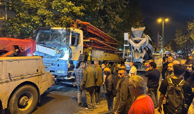 İstanbul'da Korku Dolu Dakikalar! Avcılar'da Beton Kamyonu Park Halindeki 7 Aracı Ezdi Geçti: İşte O Anlar!