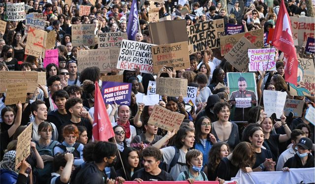 AVRUPA’DA GENÇLİK İSYANI: SOKAKLAR NEDEN KARIŞTI? PARİS’TEN TİRAN’A AVRUPA’DA ÖFKE SOKAĞA TAŞTI